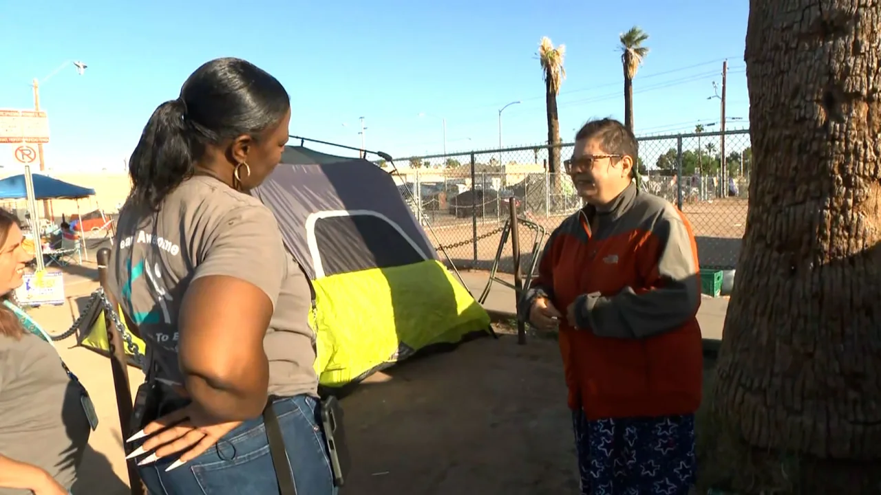 phoenix personas sin hogar campamento