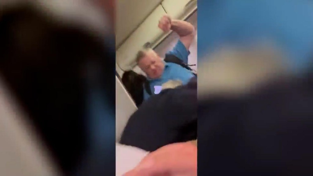 Passengers on a United Airlines flight unite against a passenger who attacked an employee