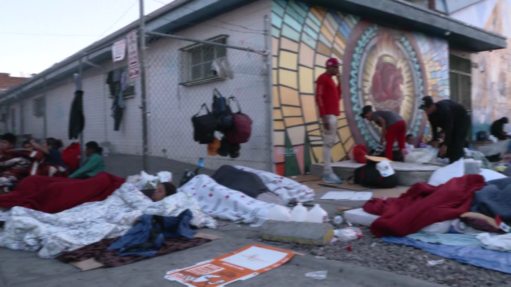 El Paso streets are saturated with migrants before Title 42 ends