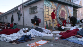 Calles de El Paso se saturan de migrantes antes de que finalice el Título 42