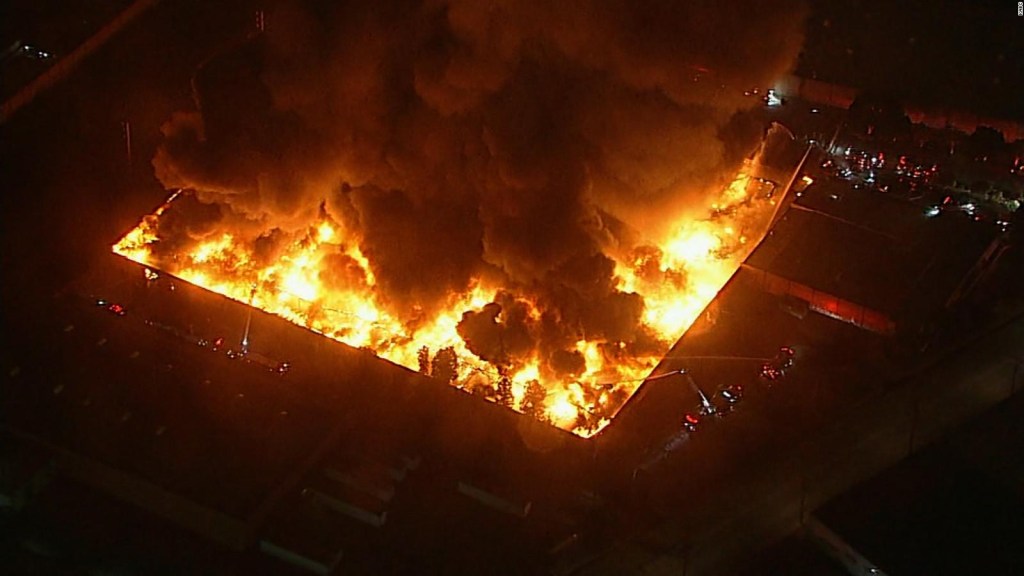 Shocking fire in a commercial building in California