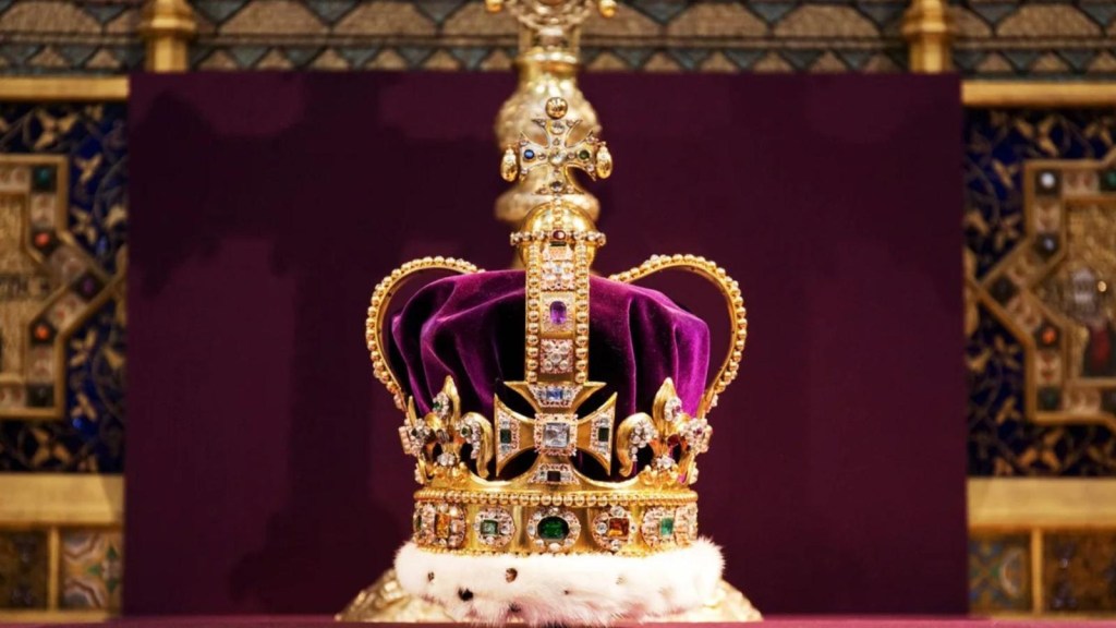 Así quedan las costosas coronas de los reyes Carlos III y Camila