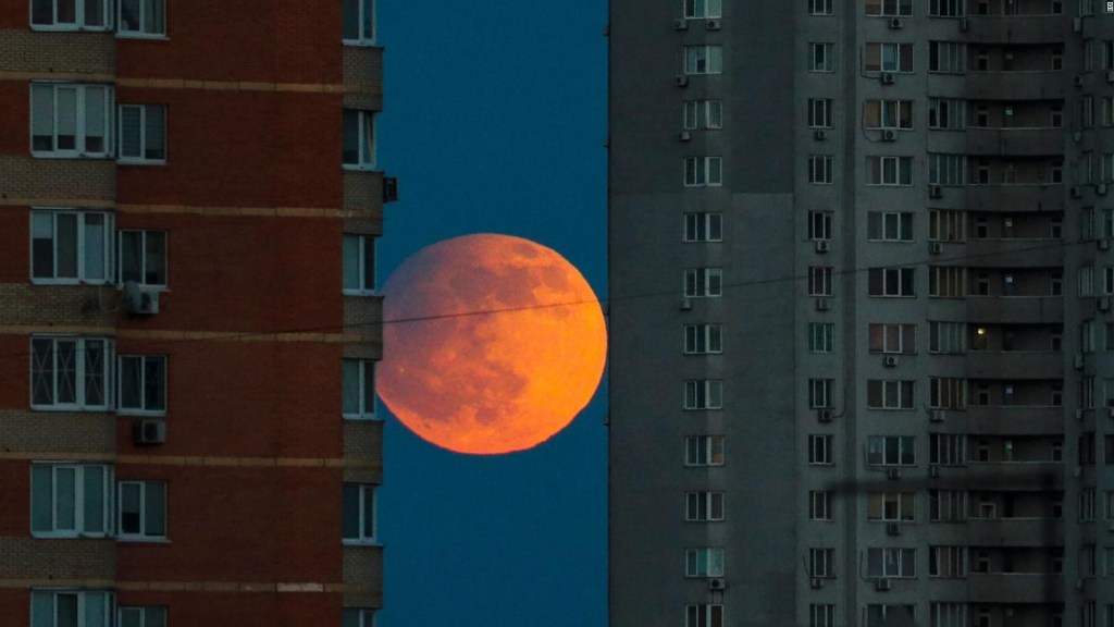 Las mejores imágenes que ya tiene el eclipse lunar