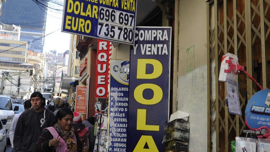 MacLean: La economía de Bolivia está en el camino de Venezuela