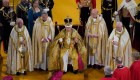 El rey luce la corona de San Eduardo durante su coronación. (Foto: Andrew Matthews/Pool/AP)