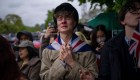 Ben Weller, fan de la realeza, reacciona mientras ve la coronación en una pantalla en el Hyde Park de Londres. (Foto: Emilio Morenatti/AP)