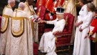 La reina recibe su propia coronación. Llevó la corona de la reina María. (Foto: Yui Mok/AP)