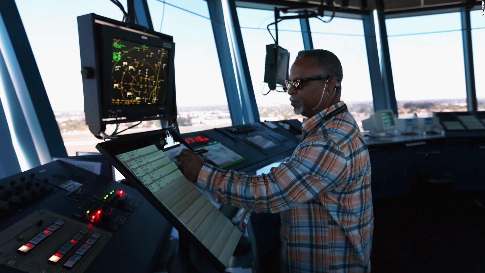 EEUU busca contratar 1.500 controladores aéreos este año