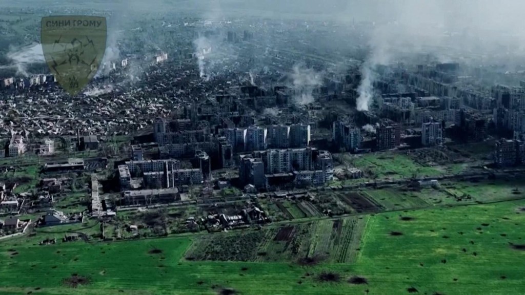 Aerial images showing the destruction in Bajmut desde el cielo