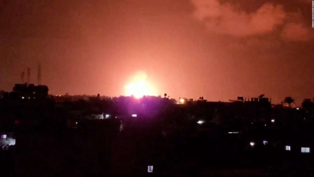 Israel lanza ataques aéreos en Gaza y ya tiene al menos 13 muertos.