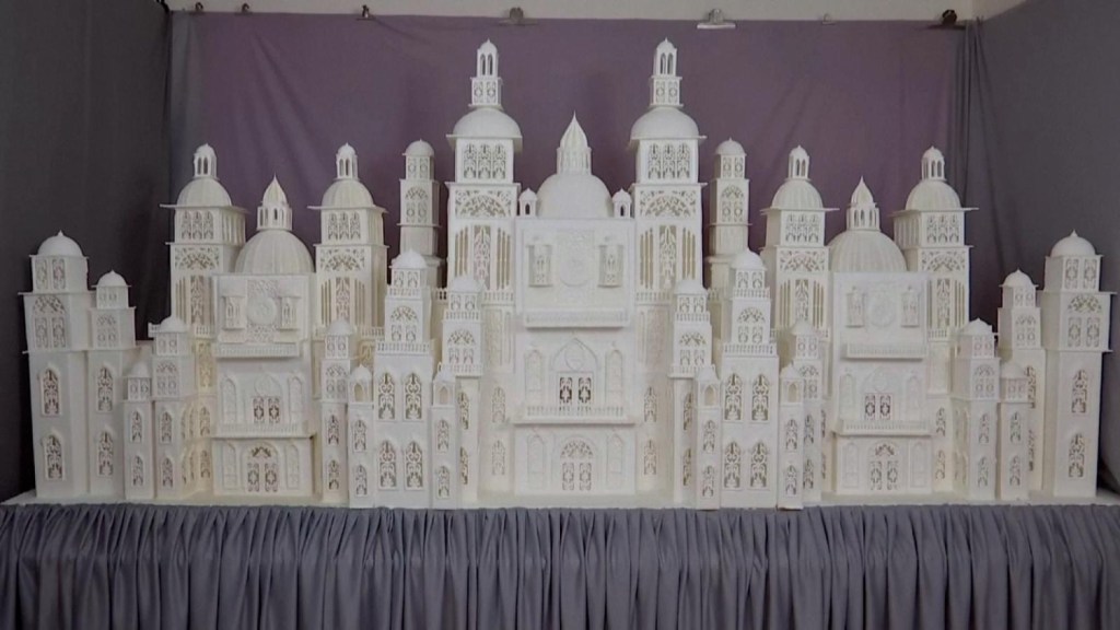 This superb cake breaks a new world record