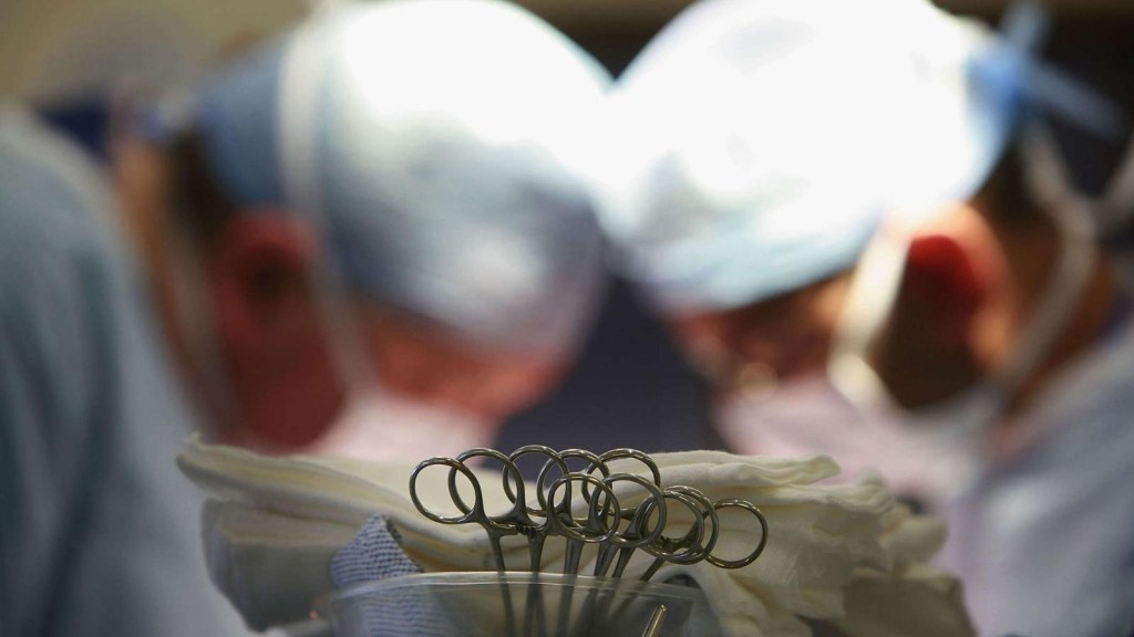 Implantación de un marcapasos en un bebé prematuro en España