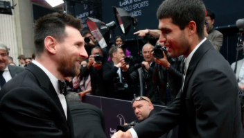 Carlos Alcaraz, feliz como un niño al conocer a Lionel Messi