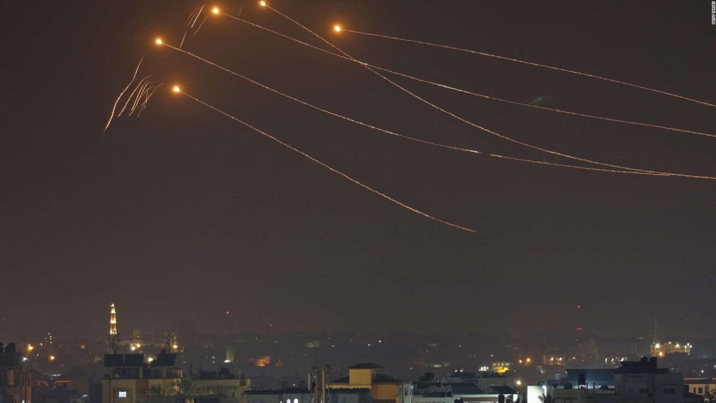 Video muestra mortales aerial attacks in Tel Aviv