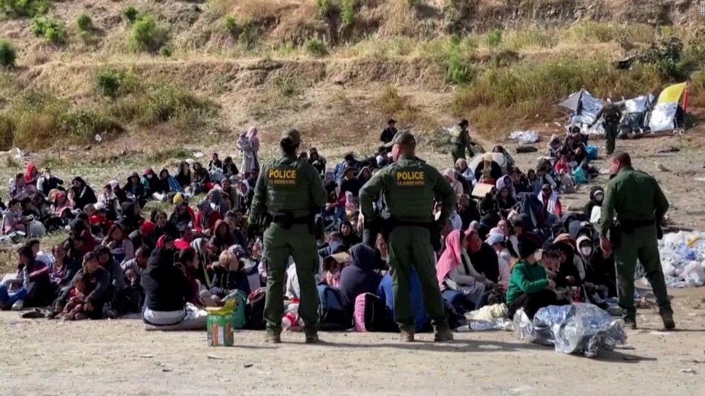 Crisis migratoria genera críticas contra el Gobierno de Biden