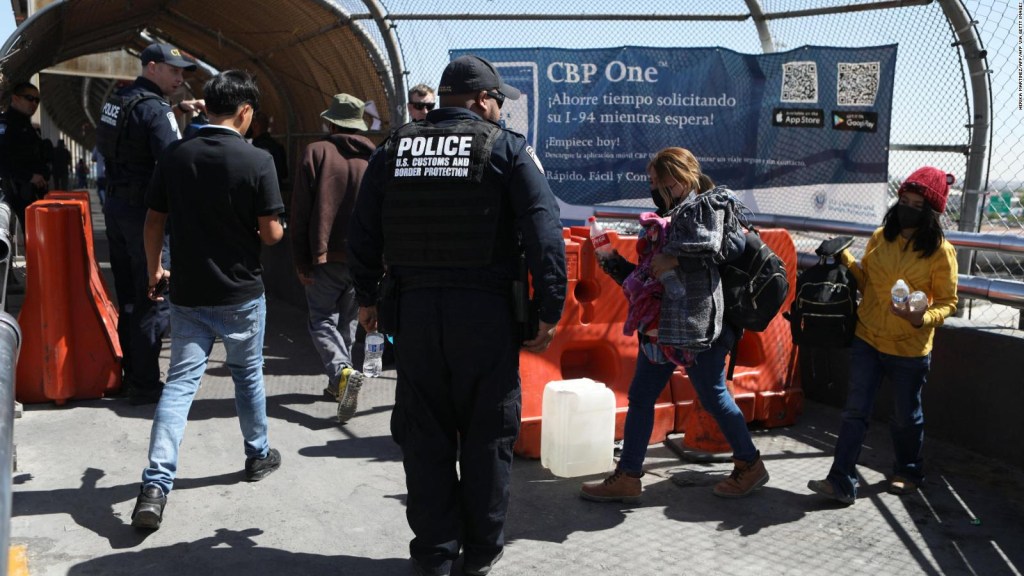 Varias aplicaciones críticas de ONG de EE. UU.  para ingresar al país, al afirmó que contradice el derecho de asilo