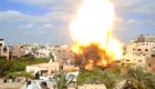 Ataque israelí destruye edificio residencial en Gaza
