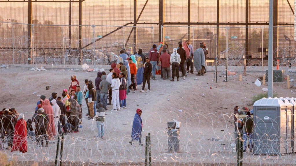 "no me dejes en mexico"pide migrante que busca ingresar a EE.UU.