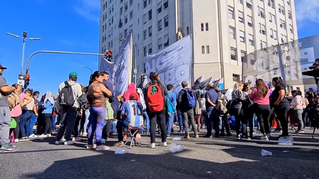 Campamento de piqueteros frente a la Casa de Gobierno de Argentina