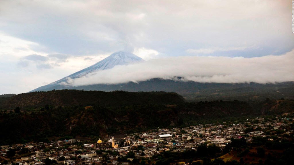 Xalitzintla continúa con normalidad a pesar de la actividad de Popocatépetl