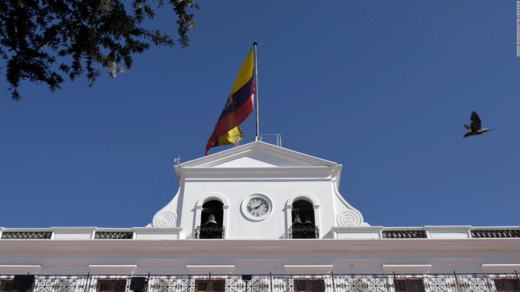 Incertidumbre política en Ecuador tras la "cruz de la muerte": ¿Puede ganar el correísmo?