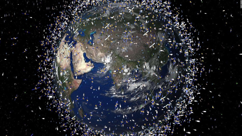 ¿Qué tan peligrosa es la basura espacial en circulación?