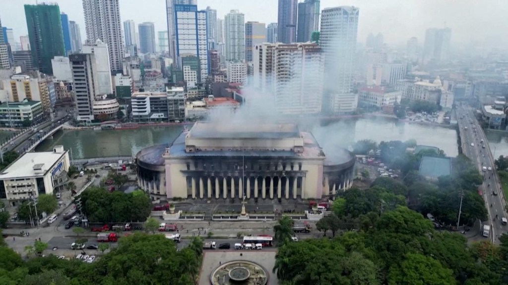 Se produjo un incendio en un edificio histórico en Filipinas
