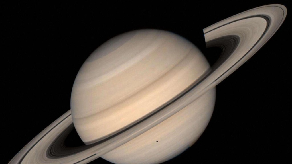 Detecta la emisión masiva de agua de una luna de Saturno