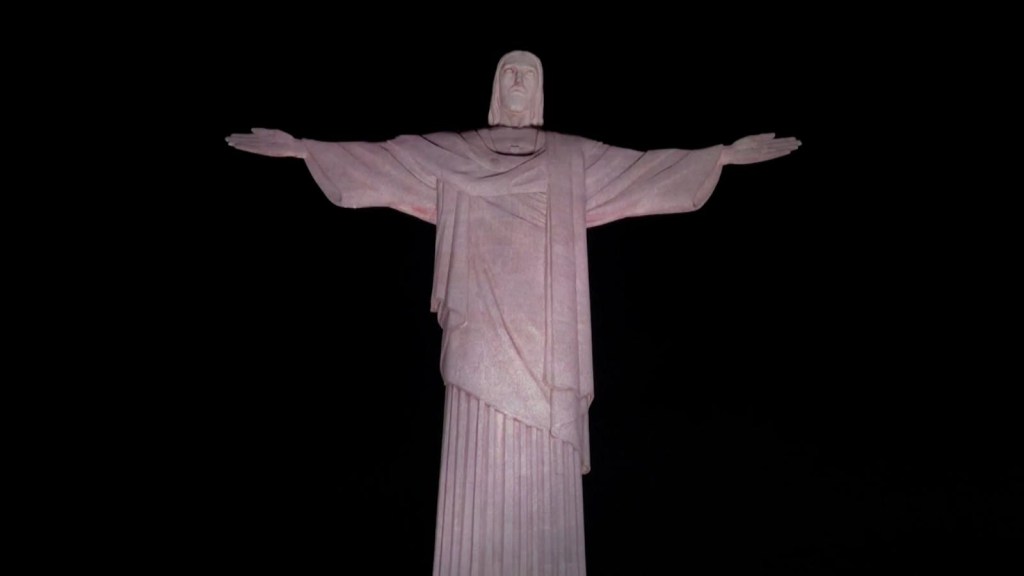 Christ the Redeemer comes out in solidarity with Vinícius Jr.