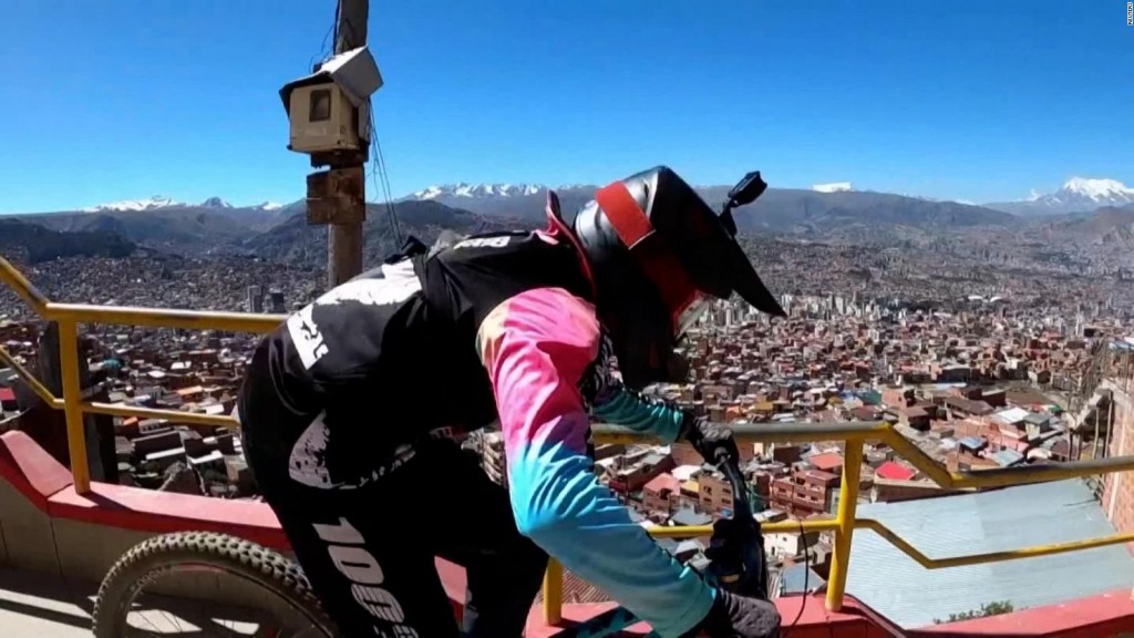 Riesgo y audacia: impresionante trayectoria de ciclistas en Bolivia