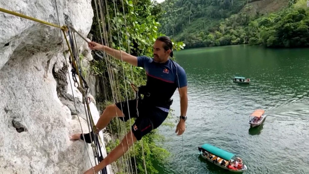 Así fueron los saltos de estos 3 clavadistas desde acantilados en Guatemala