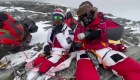 Alpinista con doble amputación escala el monte Everest