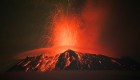 Mira como el volcán Popocatepetl squirt lava and ceniza
