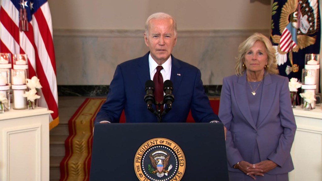 Joe and Jill Biden pay tribute to the victims of Uvalde