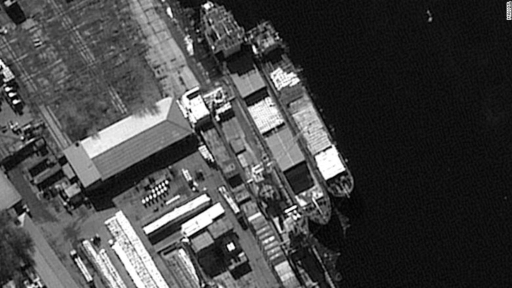¿Irán podría estar enviando armas a Rusia?  Esto revela imágenes de satélite.