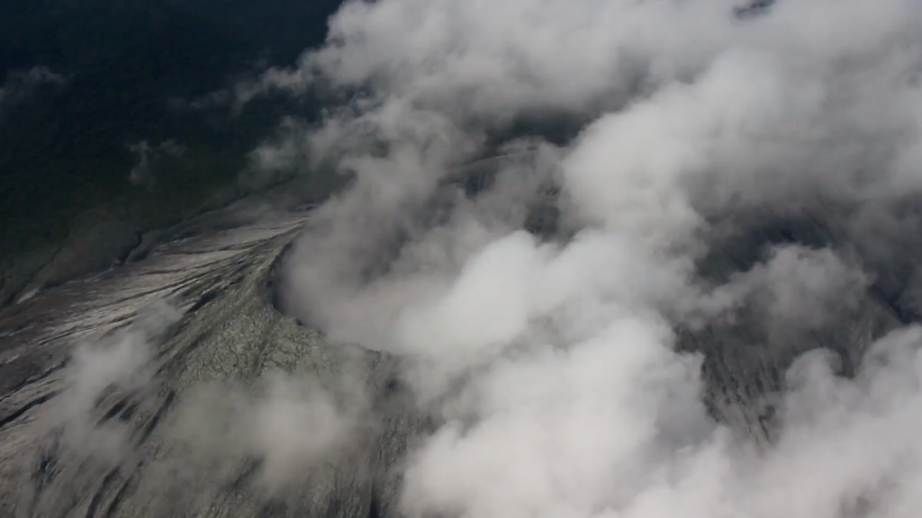 Volcán Rincón de la Vieja entra en erupción en Costa Rica