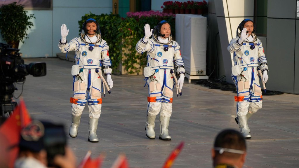 China envía su primer astronauta al espacio