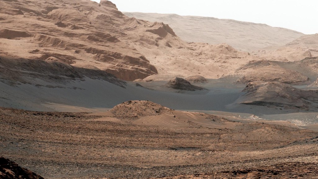 NASA's Curiosity rover is traveling 30 km on the surface of Mars