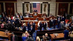 Acuerdo para elevar el techo de la deuda pasa al Senado