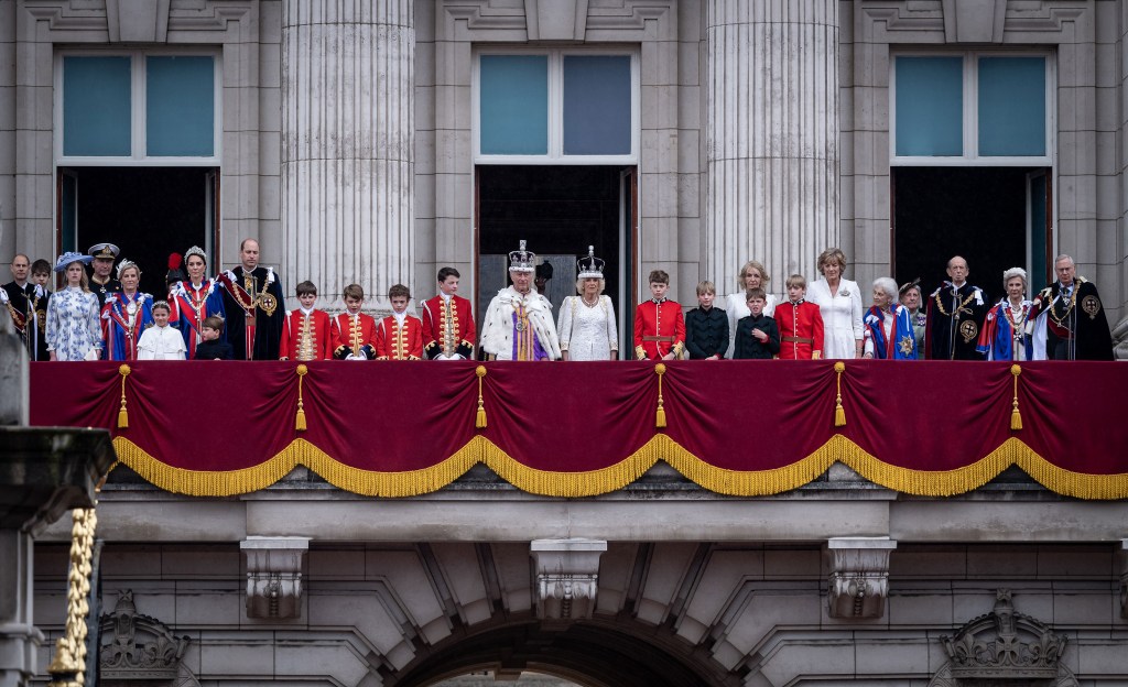 El rey Carlos III en el balcón del Palacio de Buckingham tras su coronación. (Foto: Toby Hancock/CNN)