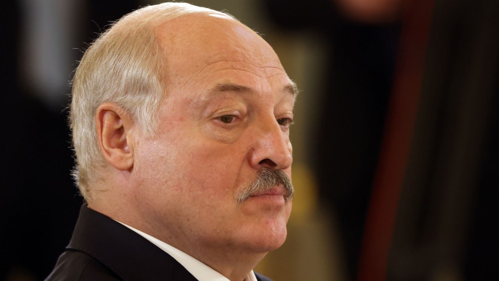 El presidente de Belarús, Alexander Lukashenko, asiste a una reunión del Consejo Económico Supremo Euroasiático en el Gran Palacio del Kremlin en Moscú este jueves. (Foto: Colaborador/Getty Images)