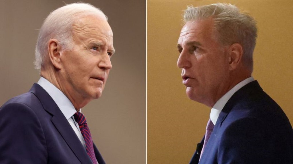 El presidente Joe Biden y el presidente de la Cámara de Representantes, Kevin McCarthy, actores principales de las negociaciones por la deuda.