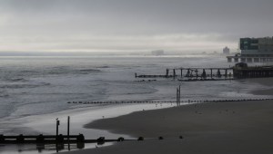 Vista general de la playa de Atlantic City, Nueva Jersey, el 26 de octubre de 2022, fecha que está dentro de la temporada de huracanes en el Atlántico 2022. (Foto: ANGELA WEISS/AFP vía Getty Images)