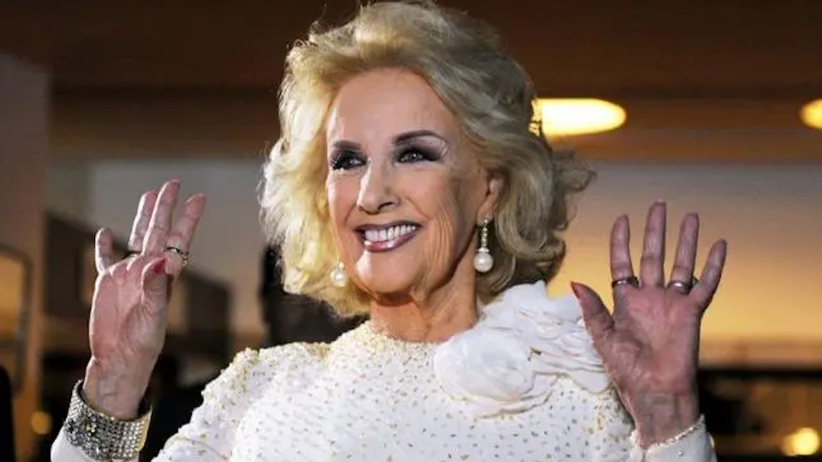 “Mirtha Legrand to Undergo Pacemaker Surgery in Buenos Aires”