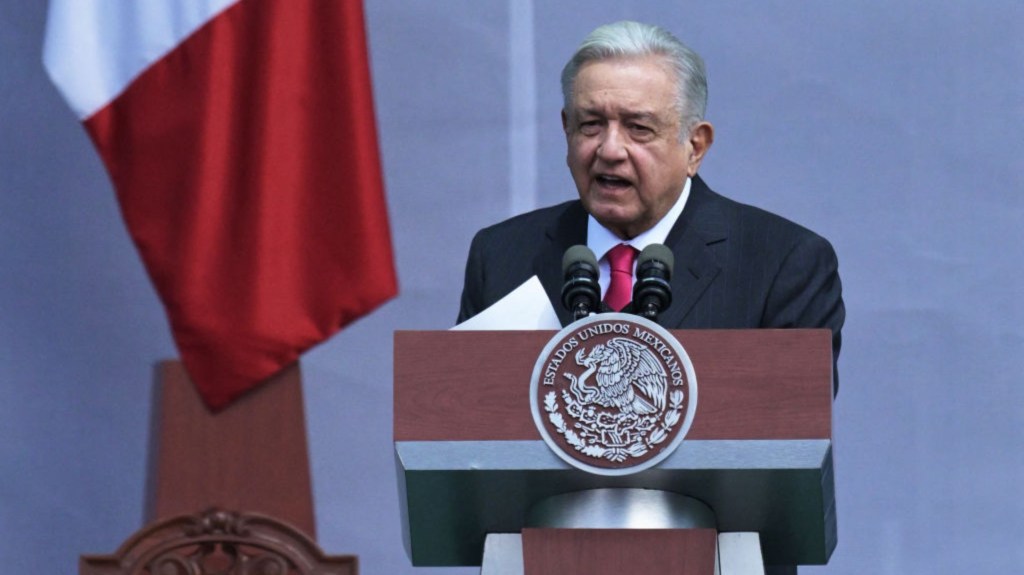 El presidente de México, Andrés Manuel López Orador, en un discurso en el Zócalo el 18 de marzo de 2023. (Foto: RODRIGO ARANGUA/AFP vía Getty Images)