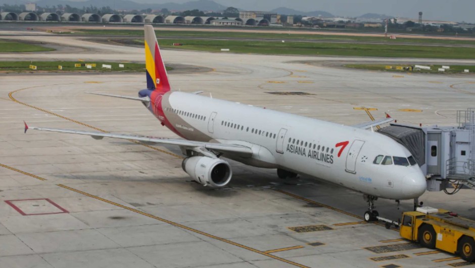 Un Airbus A321-200 de Asiana Airlines en el Aeropuerto Internacional Noi Bai en Hanoi, Vietnam, es una foto de archivo.  Se cree que un tipo similar de aeronave está involucrada en el incidente.  (Crédito: Nicolás Economou/NurPhoto/Getty Images)