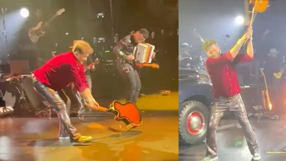 Carlos Vives destroza una guitarra en medio de un escenario