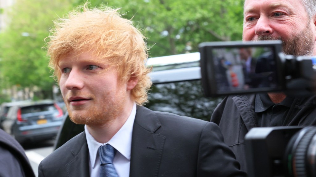 El músico Ed Sheeran llega a su juicio por infracción de derechos de autor en el Tribunal Federal de Manhattan el 4 de mayo 2023 en la ciudad de Nueva York. (Crédito: Michael M. Santiago/Getty Images)