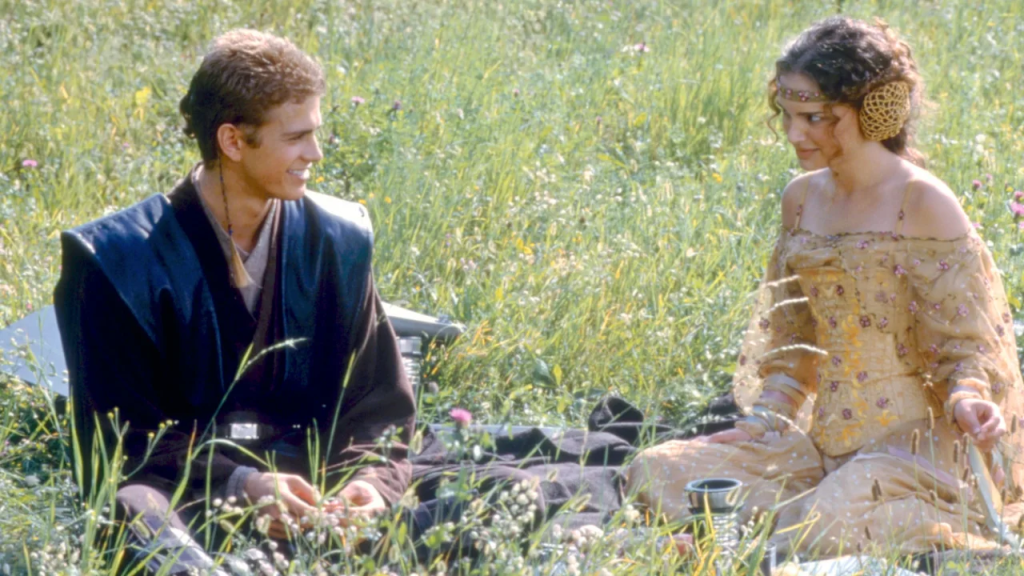 En "El ataque de los clones", Anakin corteja a Padmé revelándole lo mucho que odia la arena. (Crédito: Lucasfilm Ltd/Colección Everett)