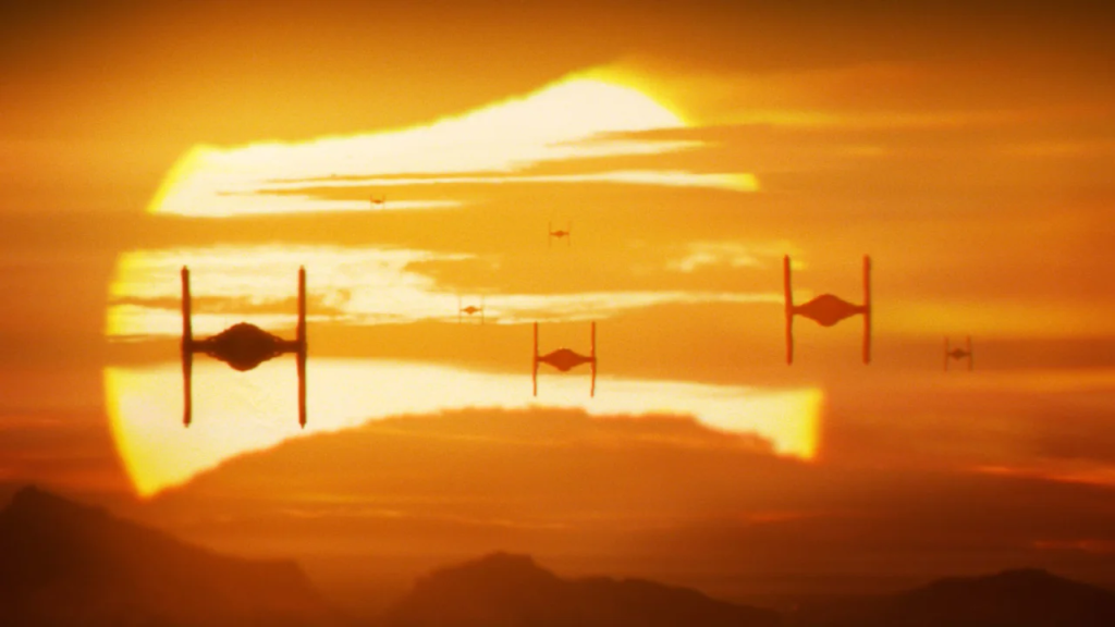 A "Star Wars" le encantan las buenas puestas de sol, como esta de "El despertar de la Fuerza". (Crédito: Walt Disney Studios Motion Pictures/Lucasfilm Ltd./Colección Everett)